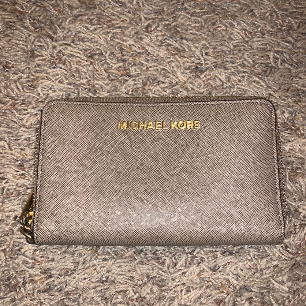 SOLD // Michael Kors Medium Sized Tan Wallet - Picture 1 of 6
